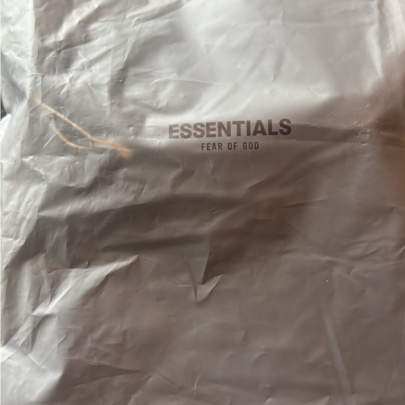 Essentials shorts - Picture 7 of 7